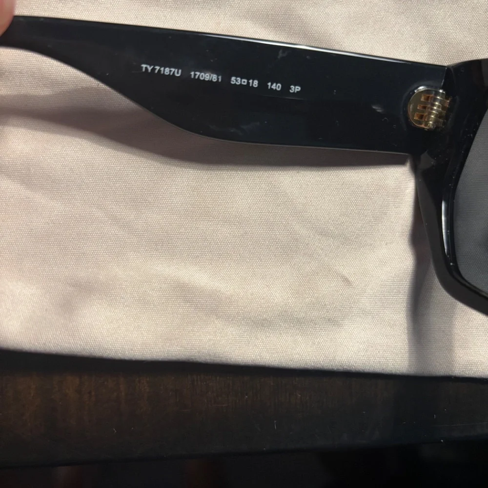 Tory Burch Cat eye polarized sunglasses - Picture 5 of 5